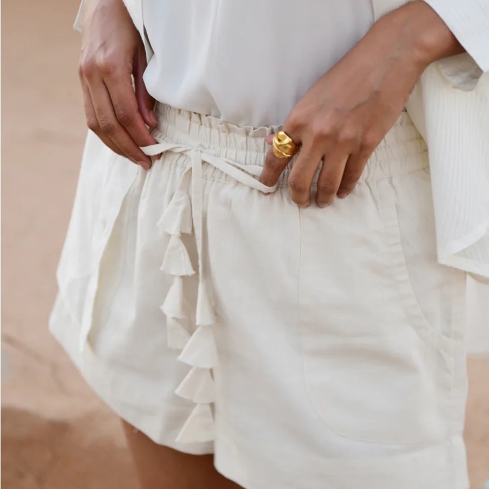 Mirth ivory shorts